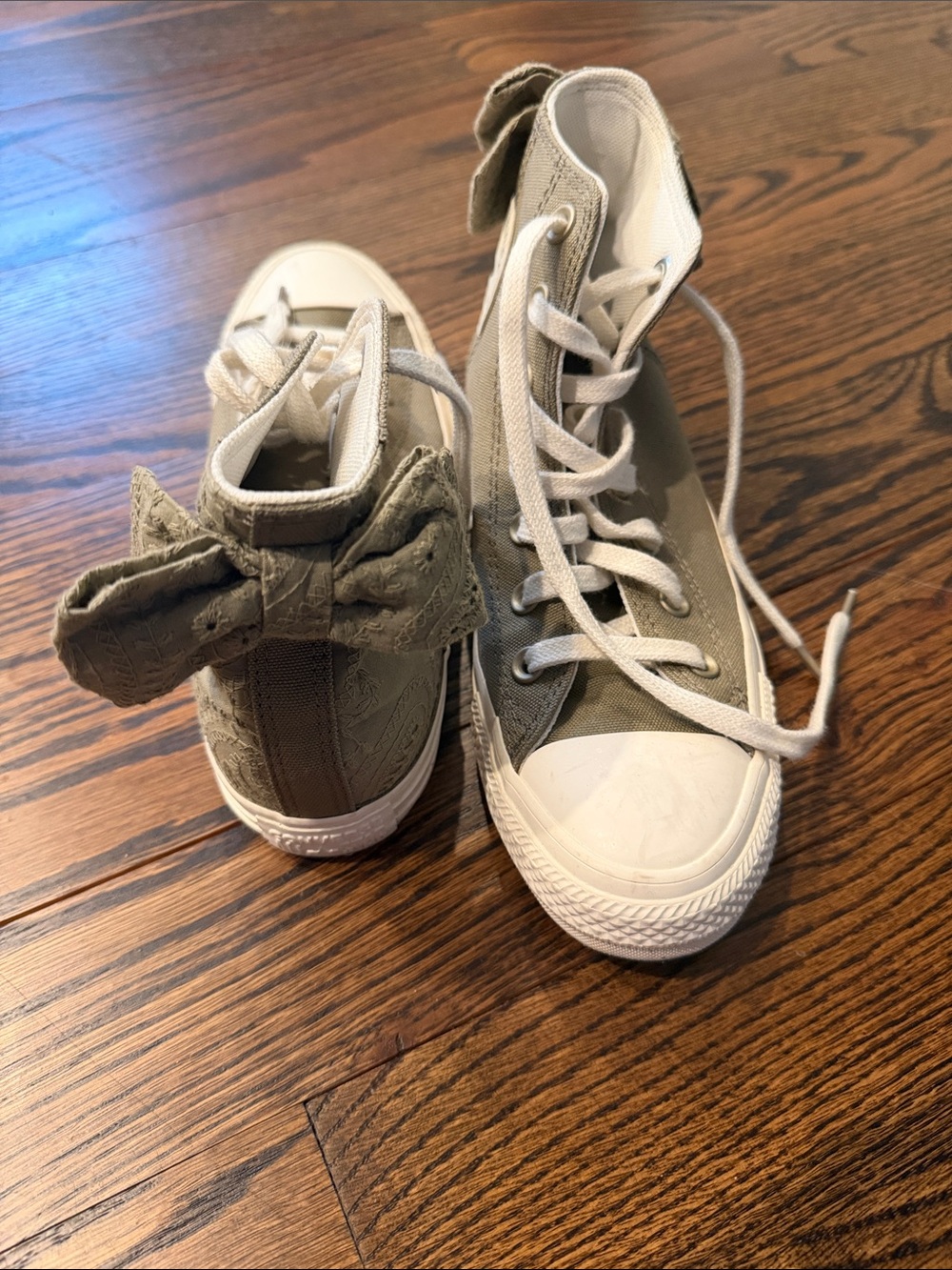 Converse Womens High-Top Sneakers in Olive Green with eyelet Bow